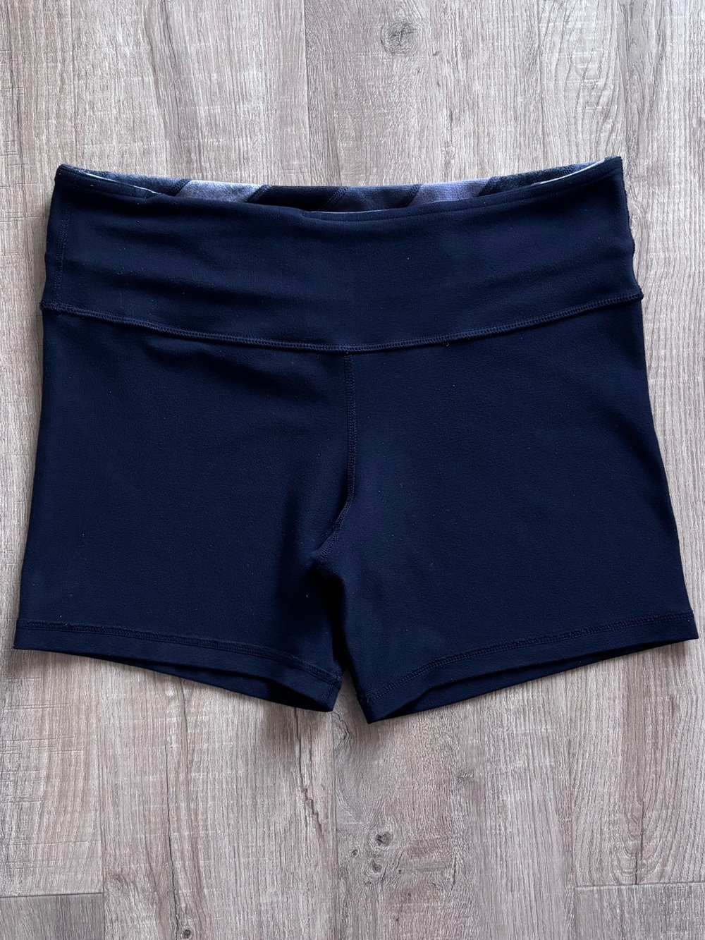 Lululemon Groove Short *Reversible in Black / Quilt 16
